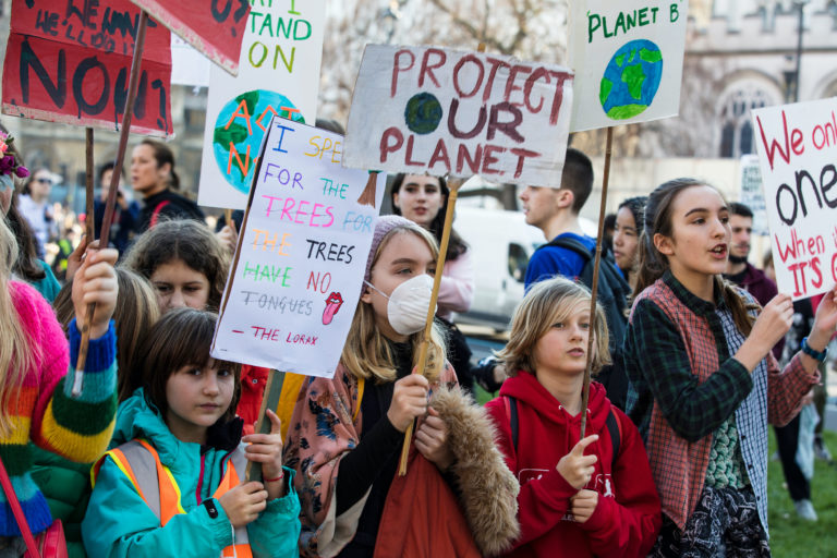 AFO letos promítne snímek Citizen Nobel o Jacquesovi Dubochetovi, jde o portrét držitele Nobelovy ceny za chemii, který svůj hlas využívá v kampani proti klimatické krizi.