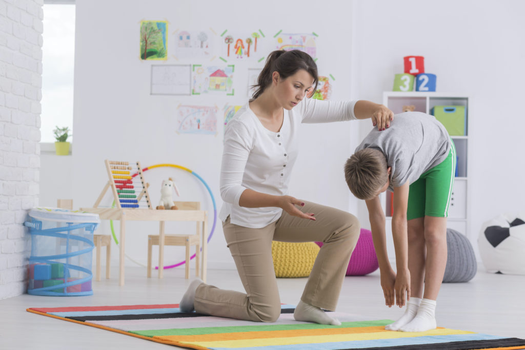 K prevenci vadného držení těla u dětí patří všestranný pohyb, psychická pohoda, co nejméně sezení nebo také dobré boty.