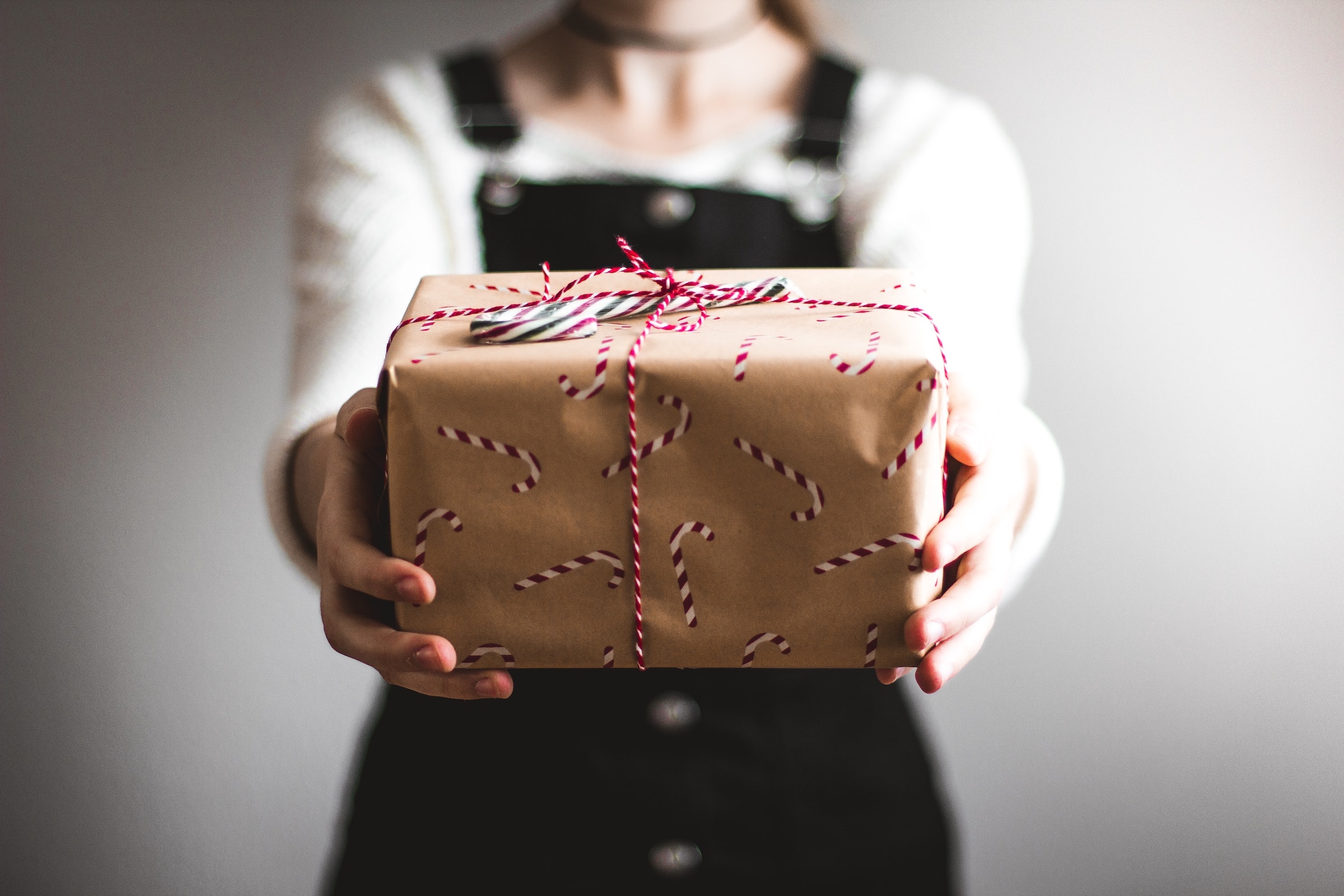 Dávání dárků učitelům na Vánoce není výjimečné, ale převládají rodiny, kde nic podobného neřeší.